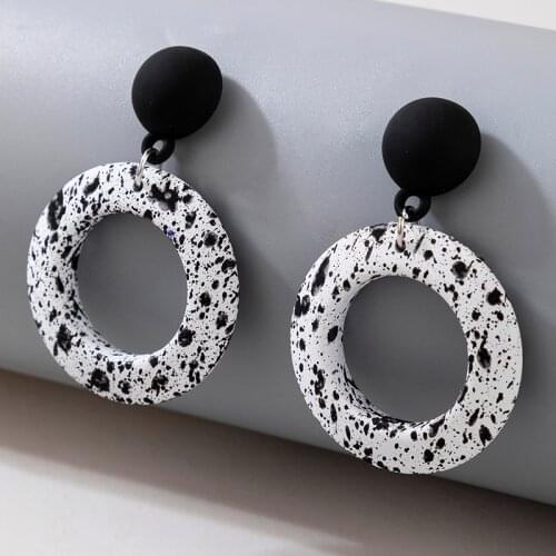 Docona Trendy Geometric Black White Graffiti Drop Earrings for Women Simple Hollow Round Earrings Jewelry Accessories 16126