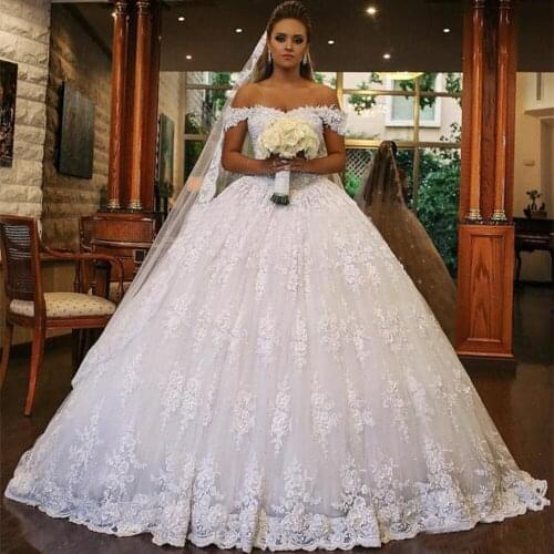 Luxurious Ball Gown Wedding Dresses Dubai Arabic Off The Shoulder Bridal Gowns Full Lace Appliques Bride Dress Custom Made 2020