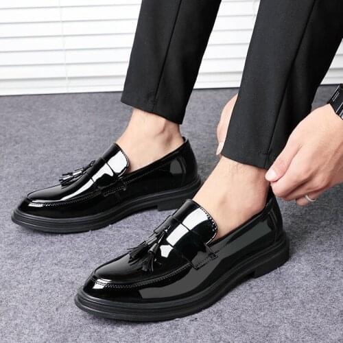 Black Formal Shoes for Men Leather Wedding Dresses Tassels Loafers Mens Elegant Shoes Men Business Leather Shoes Zapato De Cuero