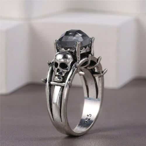 Creative Personality Skull Rings For Men Women Punk Jewelry Vintage Fashion Black Stone Wedding Party Ring Male Halloween Gifts