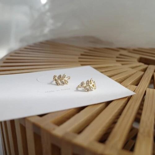 Korean New Fashion Delicate Zircon Cute Metal Leaf Ear Clips For Women Girls No Piercing Fake Cartilage Ear Jewelry Gifts