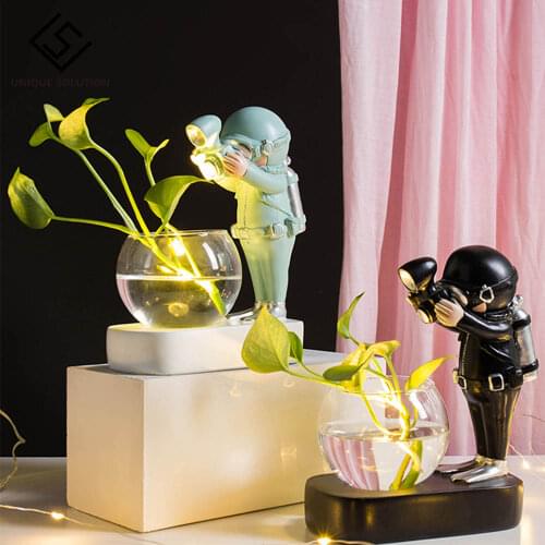 Nordic Astronaut Hydroponic Green Plant Vase Diver Flower Pot Garden Coffee Shop Table Fashion Personality Home Decoration Gift
