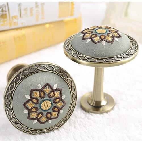 2Pcs Embroidery Wall Curtain Hooks Tieback Tassel Brush Holder Coat Hanger Curtain Decorative Accessories Home Window Decor