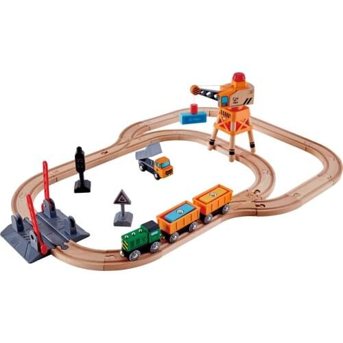 HAPE E3732 SET level crossing and Crane