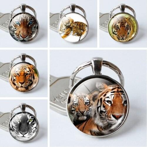 2019 New Fashion Men Cool Tiger Pendant Key Chains Women Fashion Silver Color Key Ring Wild Animal Glass Cabochon Jewelry Gift