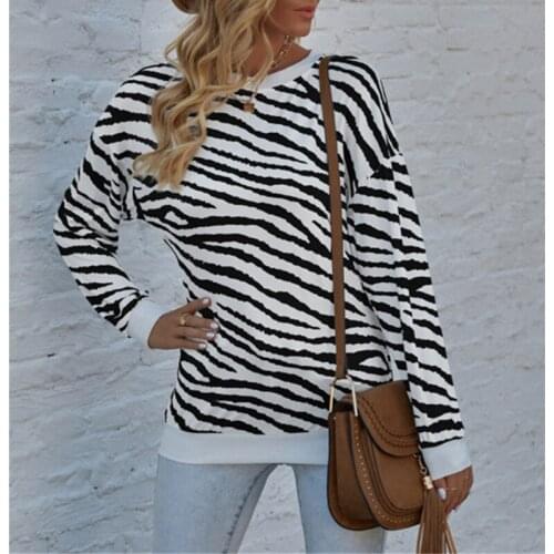 Autumn New Womens Round Neck Zebra Pattern Striped Long-Sleeved T-Shirt Top Loose Stitching Fashion Casual Street Simple Style
