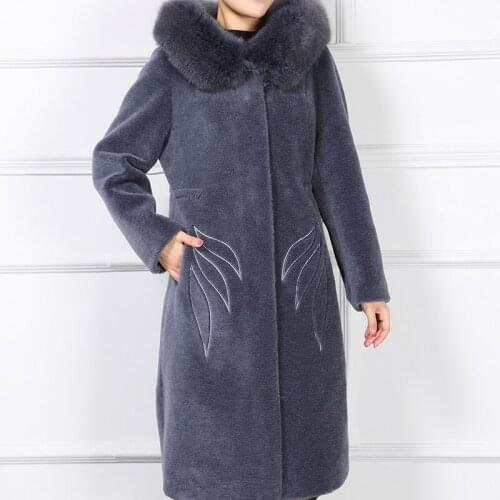 Winter 2020 Jacket Women Clothing Real Fur Coat Female with Fox Fur Collar Hooded Thick Sheep Shearing Long Jackets 6252 s