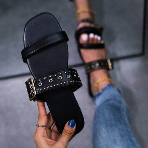 Classic Designer New 2021 Women Flat Flip Flops Buckle rivet Sandal Slippers Shoes Women Lady Flats Slippers Sandals Shoes Woman