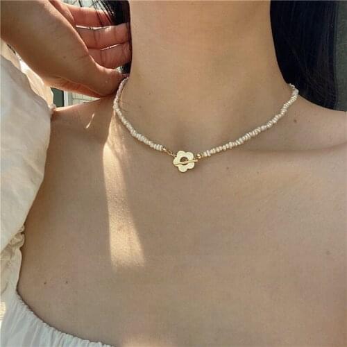 Origin Summer Statement Metal Flower Chain Necklaces Beaded Freshwater Pearl Necklaces for Women Toggle Clasp Flowers Necklaces