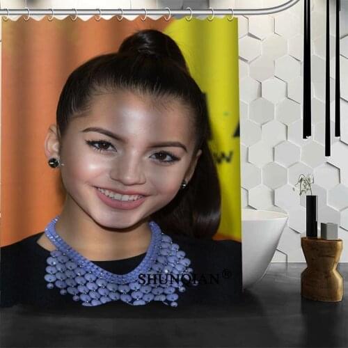 Shunqian Isabela Moner Shower Curtain 3D Printing 12 Hooks For The Bathroom High Quality Polyester Fabric Bath Curtain