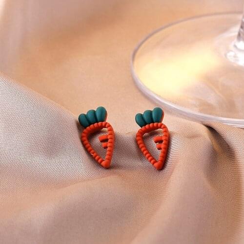 Korea only beautiful carrot ear nail, temperamentally fashionable and lovely woman earring.2020 new jewelry