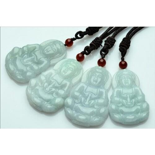 Beautiful female models natural necklace pendant a cargo