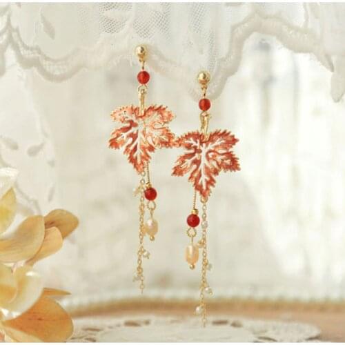 2021 New Arrival Trendy Red Maple Leaf Long Tassel Dangle Earrings For Women Fashion Simulated Pearl Jewelry Fashion Oorbellen