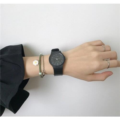 Black watch female personality black simple classic numbers and scale dial series two-color