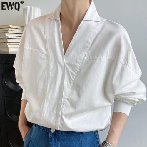 [EWQ] Korea Chic Autumn Casual Trend Women V-neck Pullover Solid Color Blouse Fashion Loose Bat Sleeve Shirt Top 2021 16E2333