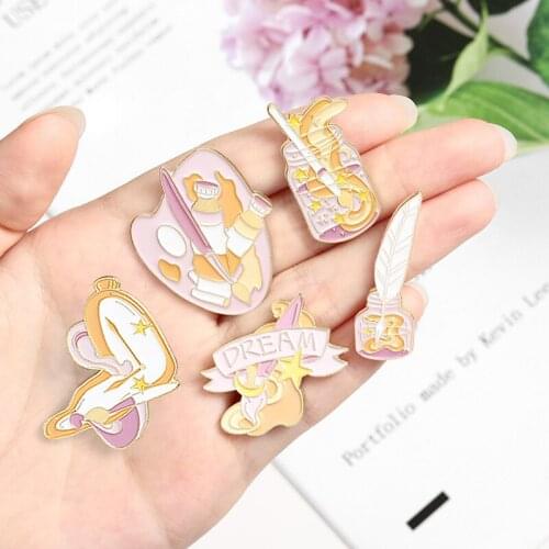 Fashion Painting Artist Brooch Enamel Palette Feather brush Time space Twist clock Brooches Badges Pins for Friends Jewelry Gift