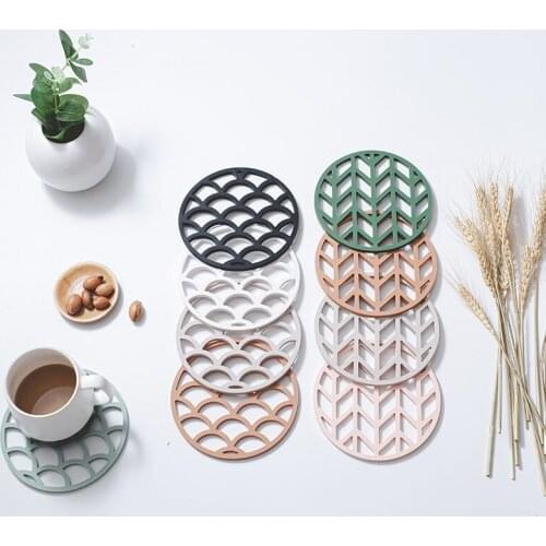 Dining Table Mat Drink Coasters Cup Hollowing Out Fish Scale Flower Design Kitchen Insulation Hot Pad Silicone Placemat