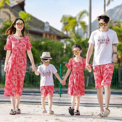 Family Matching Outfiits Beach Wear Dad Son Shirts Clothing Sets for Boys Mommy and Me Dress Mom and Daugghter Red Dresses