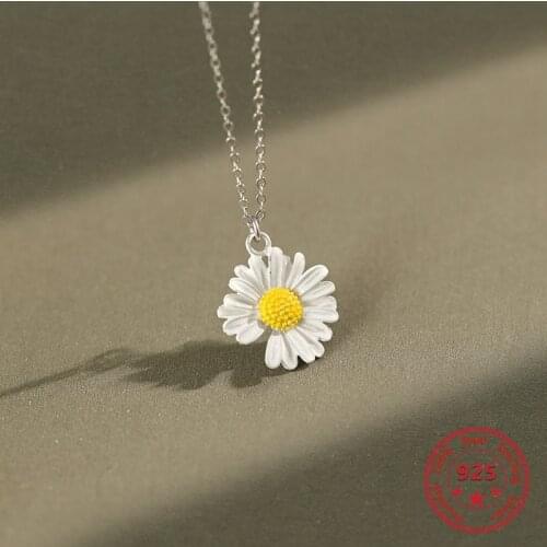 2020 New S925 Sterling Silver Small Daisy 19mm Pendant Women Necklace Niche Temperament Clavicle Chain Jewelry Holiday Gift