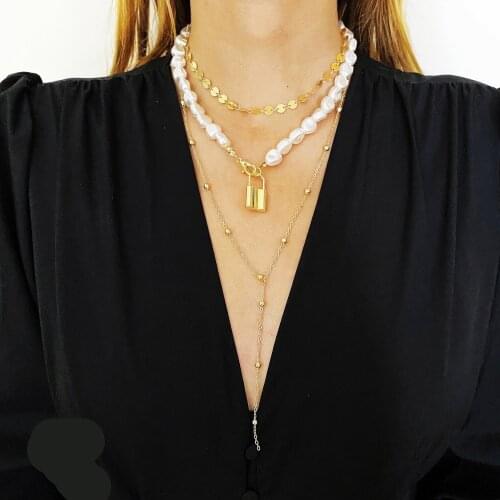 European and American new accessories with simple and versatile three-layer retro baroque pearl necklace for women wholesale