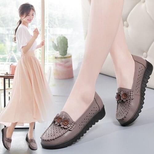 Fashion Woman Loafers Ethnic Style Cutouts Soft Sole Handmade Genuine Leather Woman Leather Shoes 2021 Style Summer Female Flats