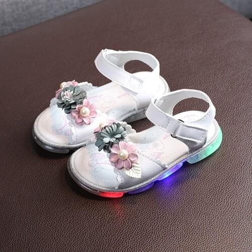 2021 Infant New Children Glowing Sandals Girls Light Up Sneakers Kids Luminous Shoes Non-slip Slippers Lighting Toddler sandals