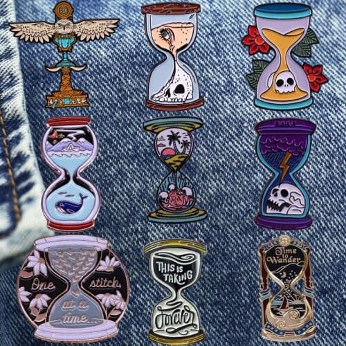 Interesting Time Hourglass Cartoon Brooch Originality Metal Lapel Badge Collect Denim Jacket Backpack Pin Given Friends Gifts