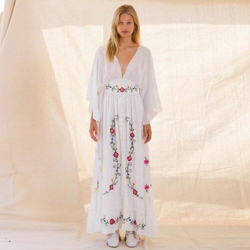 Summer travel goes vacationing dress of seaside beach beach boximiya spends cane to embroider deep V sexy long money dress