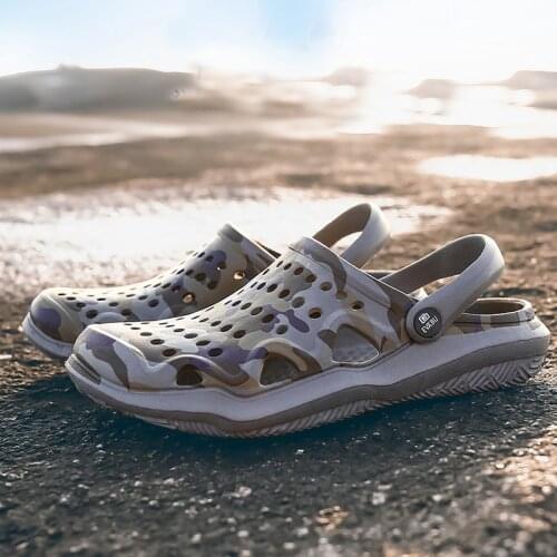 2020 Summer New Mens Clogs Sandals EVA Lightweight Beach Slippers Non-slip Mule Men Women Garden Clog Shoes Casual Flip Flops