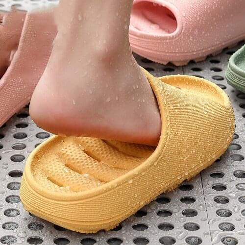 Thick Platform Women Leaking Slippers Summer Beach Eva Soft Sole Slide Sandals Casual Men Ladies Indoor Bathroom Anti-slip Shoes