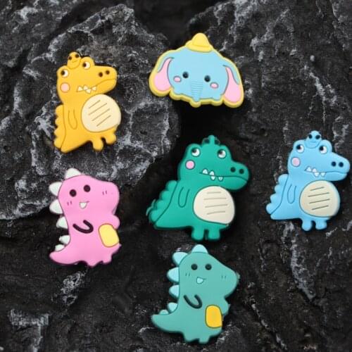 Hole Slipper Shoe Buckle Anime Cute Chars Croc Dinosaur Dumbo Decoration Designer Accesoire Garden Shoe Decoration Fit Kid Gift