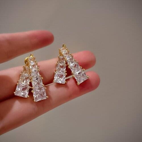 Trendy Letter Earrings for Women Accessories Korean Fashion Jewelry Stud Shiny AAA Zircon Weddings Party Fine Gift