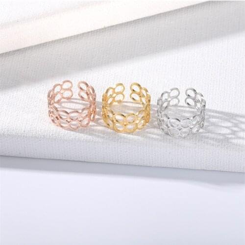 V Attract Cocktail Rings