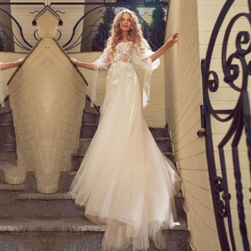 Boho Wedding Dresses 2020 O-Neck Appliques Lace Long Sleeve Wedding Gowns Beach Bride Dresses Vestido De Noiva