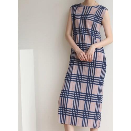 2020 Summer Issey Miyake pleated classic checked fashion style slimming slim sleeveless dress