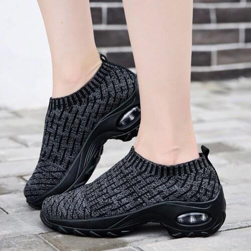 Running Sneakers Fashion Breathable Mesh Casual Shoes Platform Sneakers Men Platform Slip-On Sneakers Walking zapatillas mujer