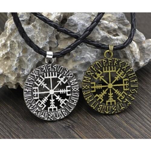 Men Viking Odin Symbol Helmet Horror in Rune Circle Pendant Amulet Collier Necklace
