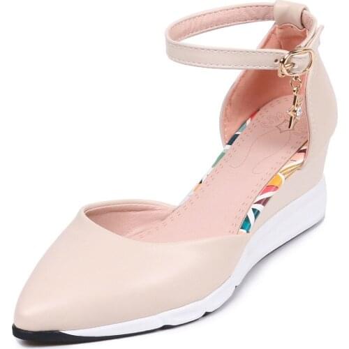 2018 spring and summer new fashion pointed wedge with a buckle with 33-40 yards hollow sandals 1846