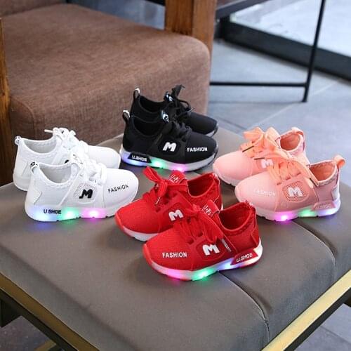 New Children Luminous Shoes Boys Girls Sport Shoes Baby Flashing LED Lights Fashion Sneakers Toddlers Sports shoes SSH19054