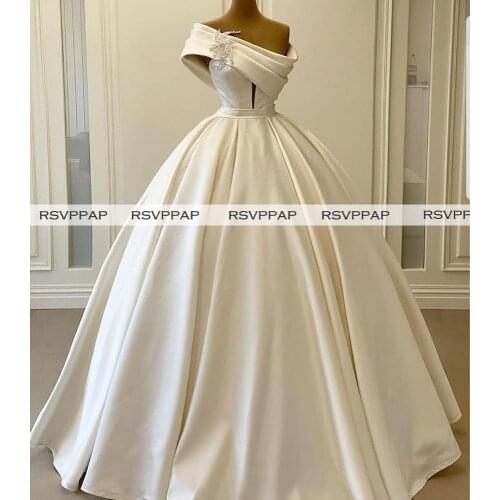 Puffy Ball Gown Luxury Long Wedding Dresses 2021 Pleated One-Shoulder Brooch Satin Bridal Gowns Brautkleider