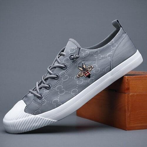 Mens Canvas Shoes Fashion Cool Street Sneakers Breathable Mens Casual Shoes Male Brand Classic Black White Shoes