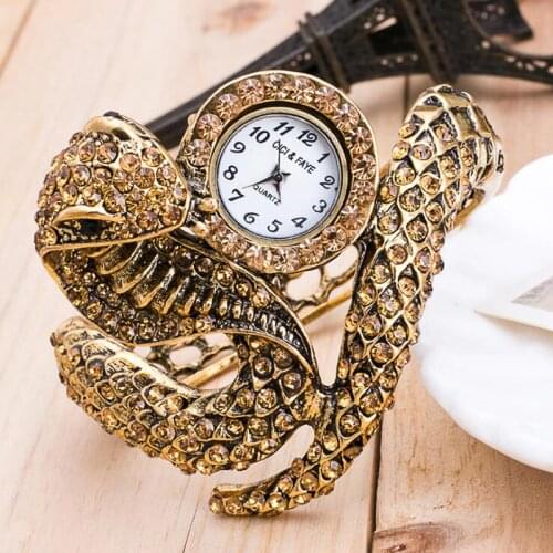 2019 New Style Snake Shaped Watch Fashion Watch Bracelet Watch Unique Design Women Dress Watches Girl Relogio Feminino