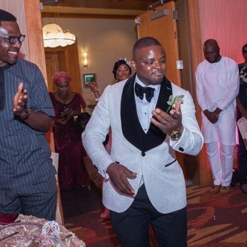 Stylish Design One Button White Paisley Groom Tuxedos Groomsmen Shawl Lapel Mens Suits Blazers (Jacket+Pants+Vest+Tie) W:1095