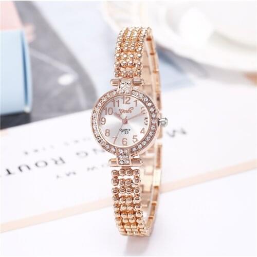 2021 Top Brand Ladies Bracelets Bracelets Digital Scale Watches Luxury Watches Ladies Fashion Casual Alloy Quartz Watches