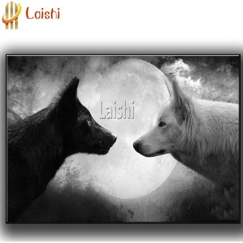 Black and white animal art on the night of the full moon,Two wolves look at each other from the sky Diamond painting decor