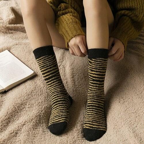2020 Autumn/winter New Product Thickening Warm Personality Stripe 40% Wool Socks Womens Middle Tube Pile Socks 5 Pairs/pack