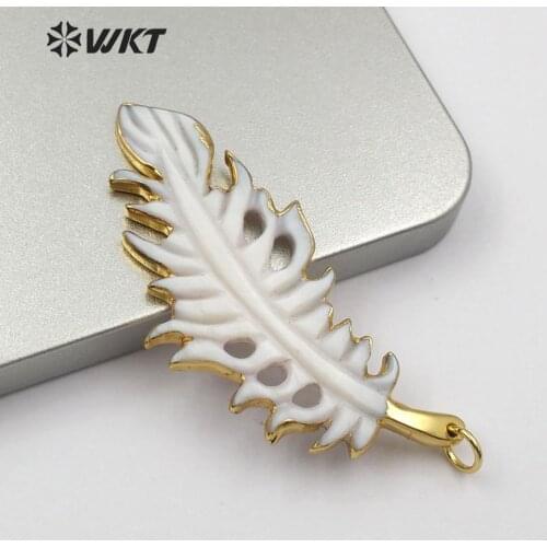 WT-JP138 Carved Shell Pendant Leaf Shape White&Black Shell With Gold Bezel Pendant Natural Sea Shell For Women Necklace Pendant