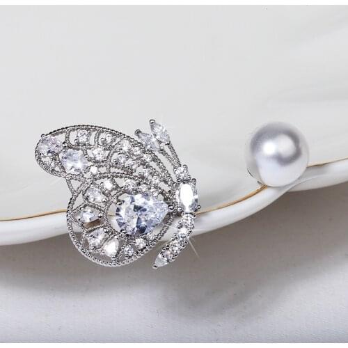 2021 Korean Retro Asymmetric Butterfly Imitation Pearl Long Wings Drop Earrings Female Bohemian Jewelry for Female Girls jewelry