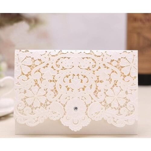 50 pieces/lot) Classic Laser Cut White Wedding Invitation Card Personalized Print Gold Red Engagement Invitation Cards YC042