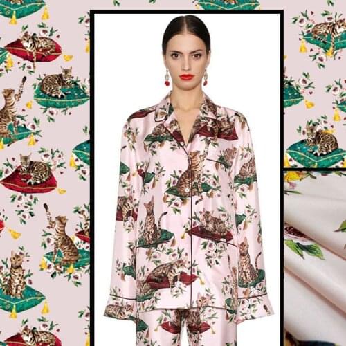 Spring and summer new champagne pink bottom cat fabric digital printing fashion fabric dress shirt diy material